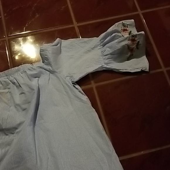 NEW - Off the Shoulder Sexy Top 💜💜 - Picture 5 of 8